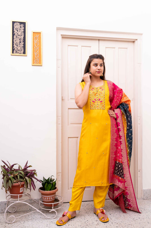 Banarasi Bandhej Suit Set